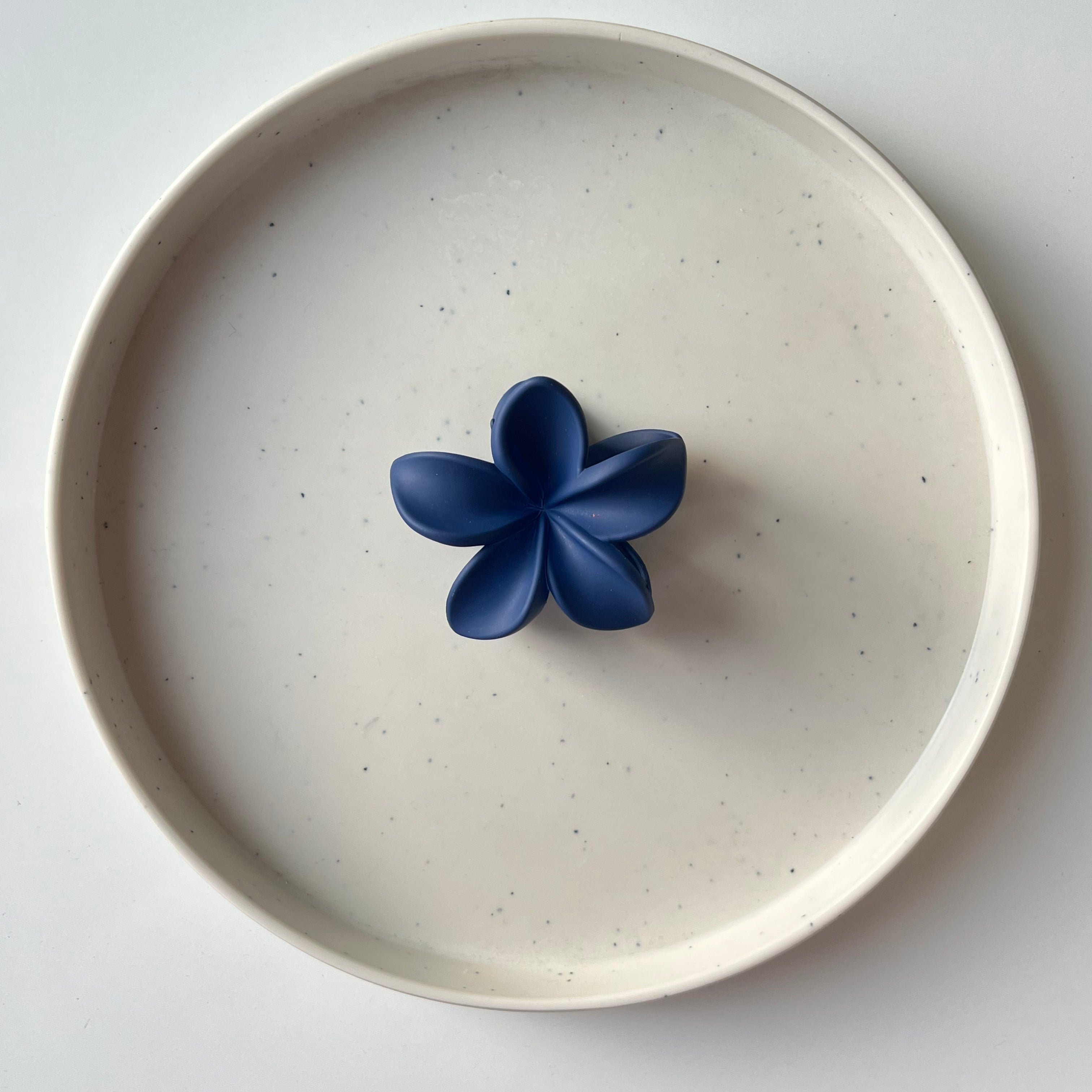 Fleur Matte Claw Clip – Medium